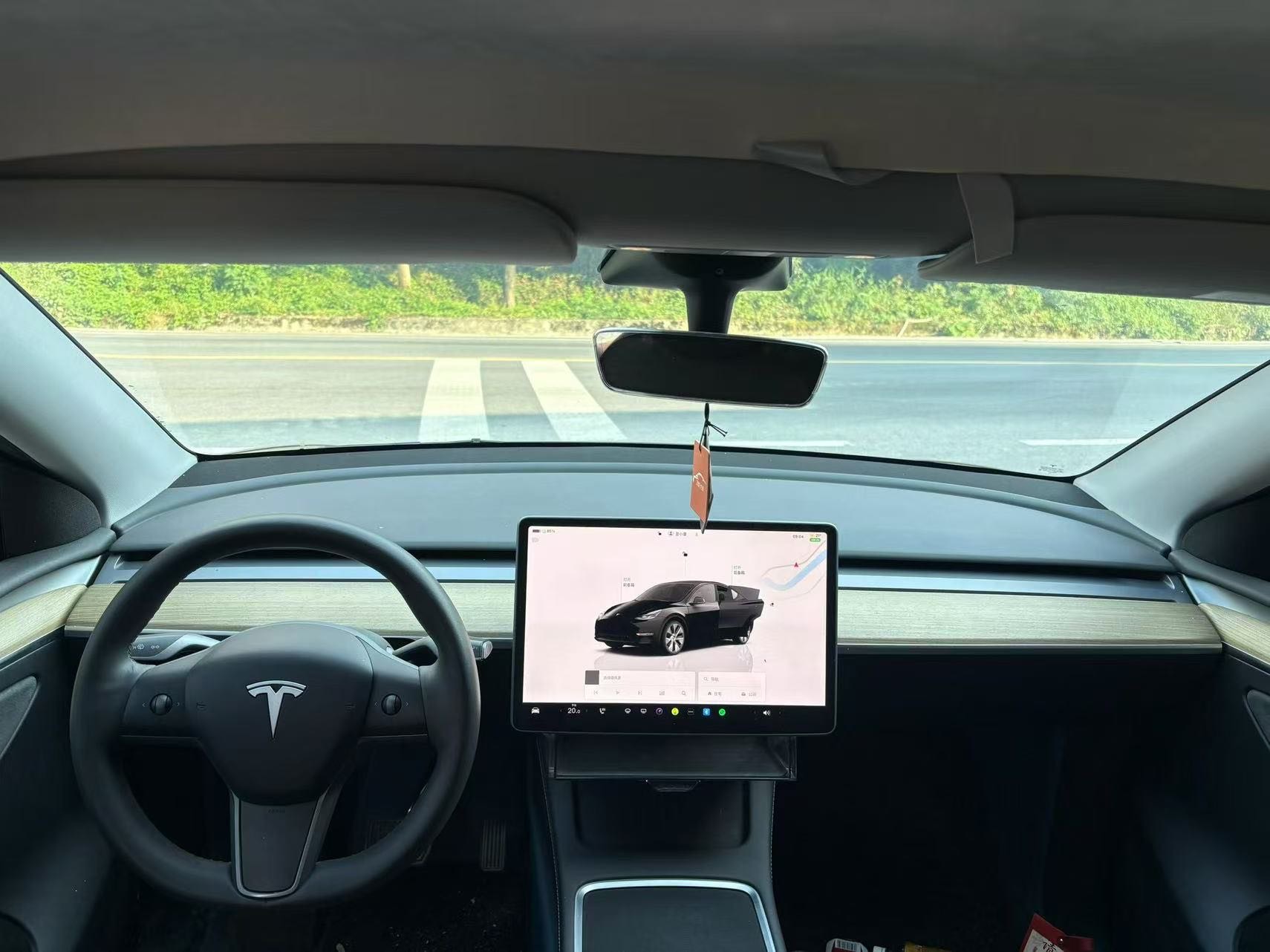 Tesla Model Y 2023 #8 Tesla Model Y 2023 car image #8