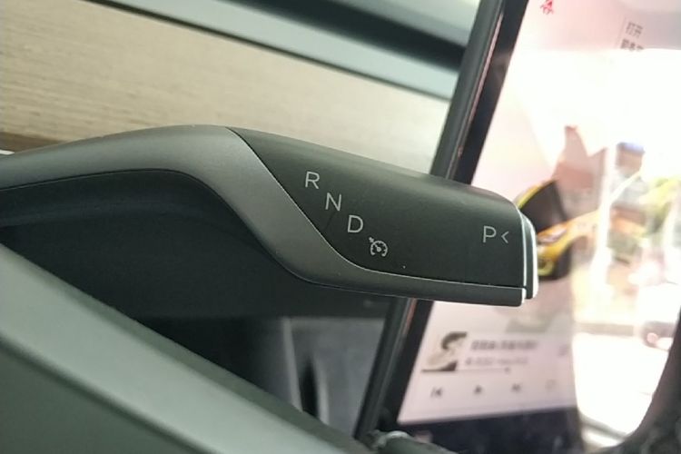Tesla Model 3 2023 car image #18
