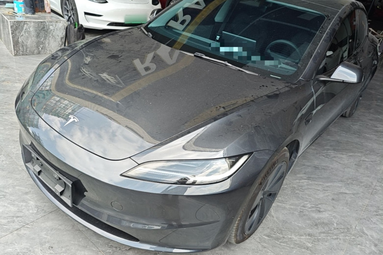 Tesla Model 3 2024 صورة سيارة #2