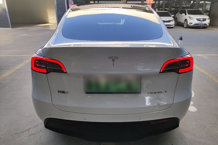 Tesla Model Y 2023 #4 Tesla Model Y 2023 immagine di auto #4