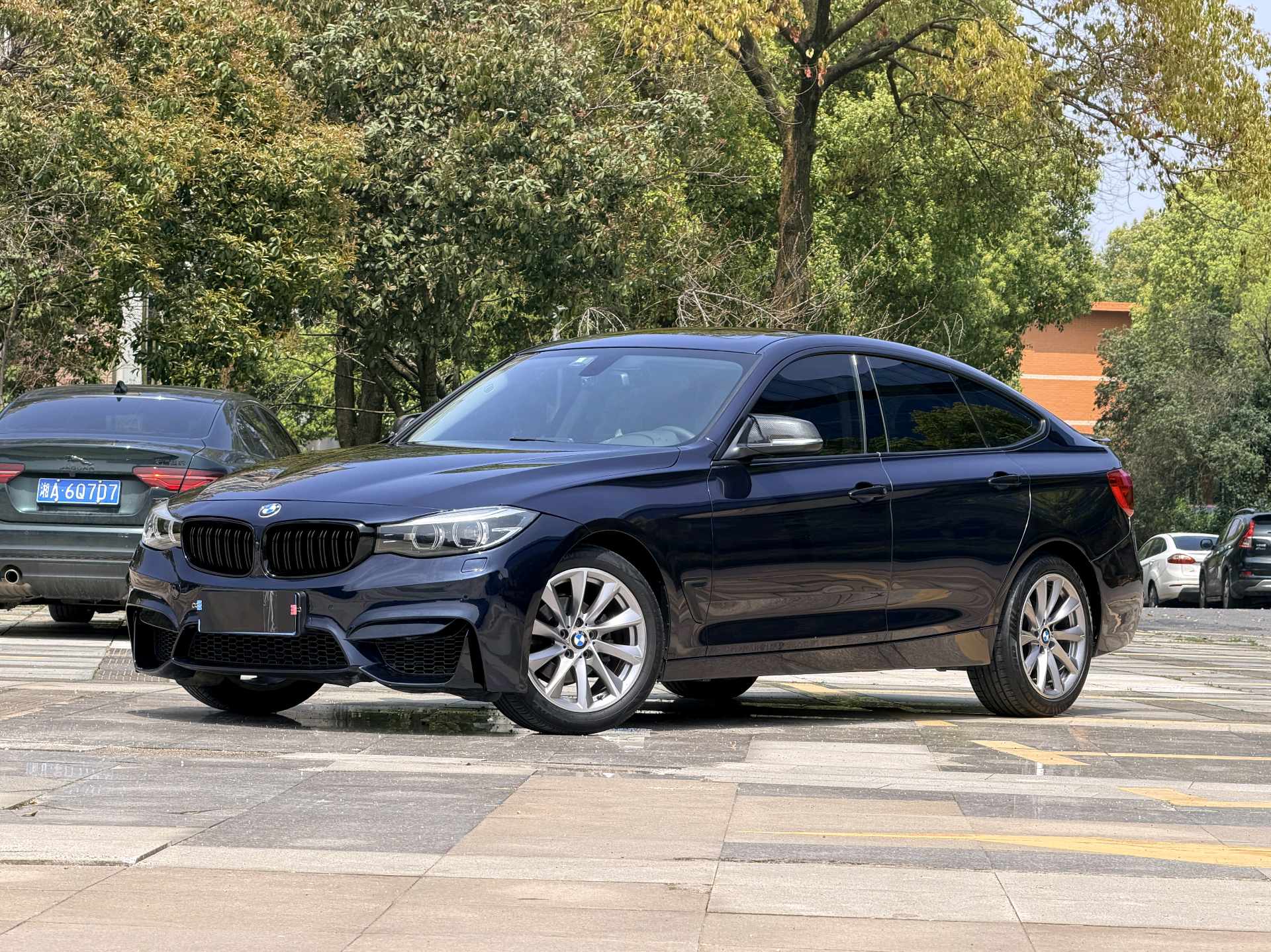 BMW 3 Series GT 2017 car image 