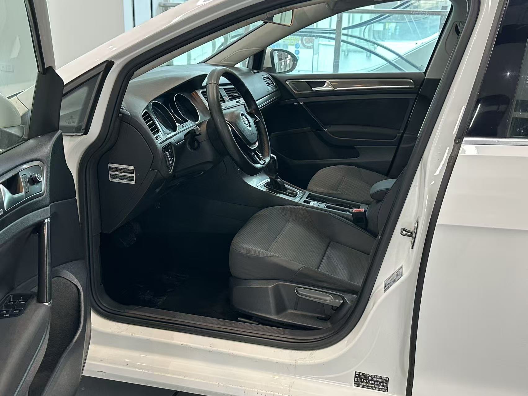 Volkswagen Golf 2014 car image #4