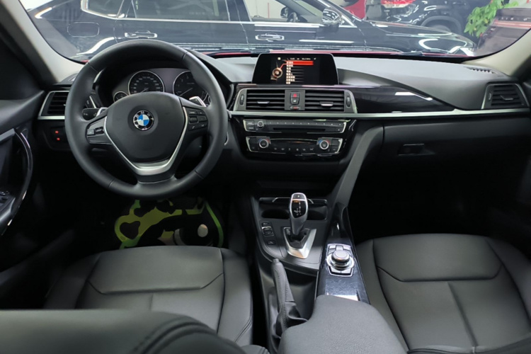 BMW 3 Series 2017 car image #10