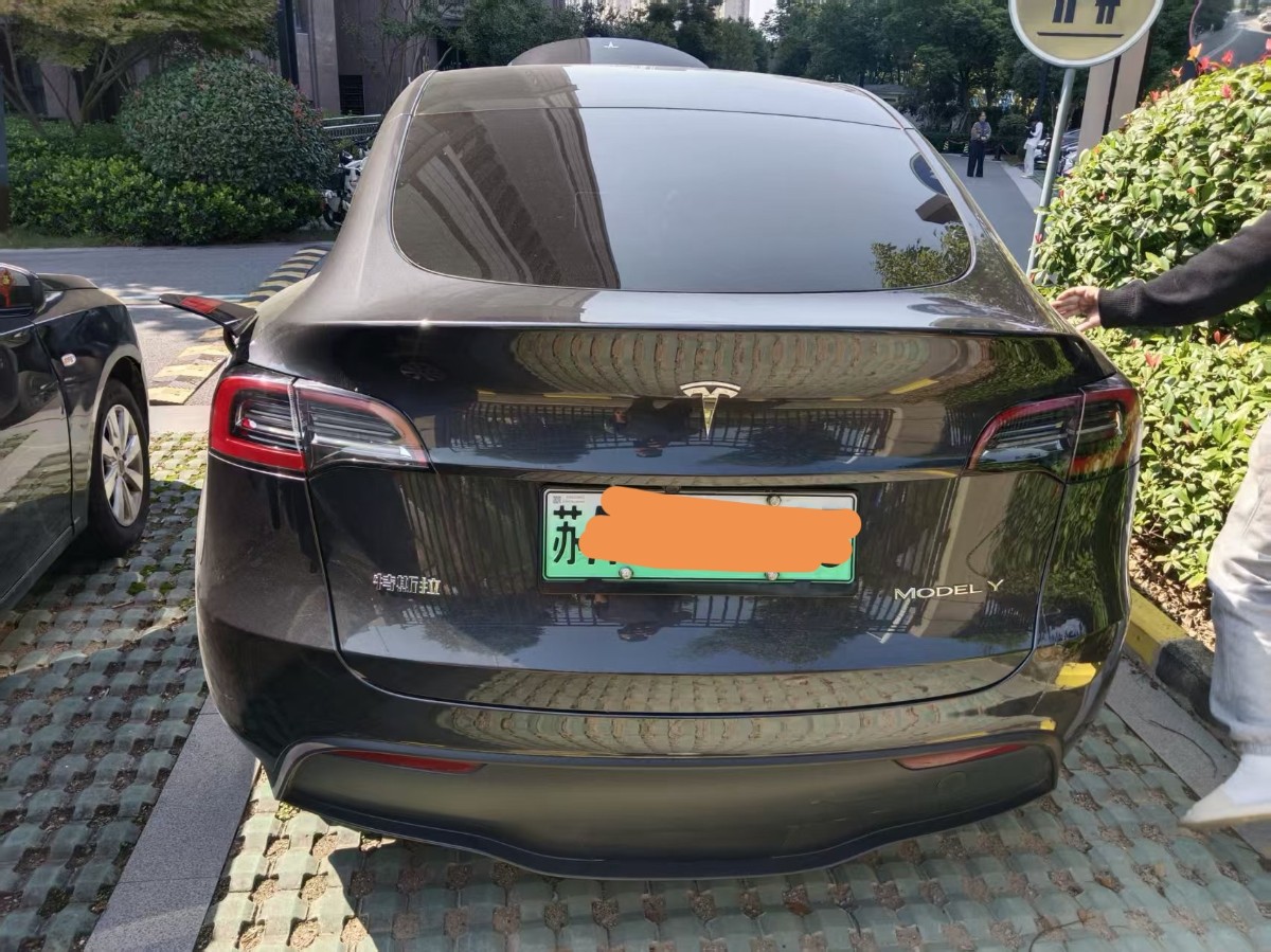 Tesla Model Y 2024 #2 Tesla Model Y 2024 car image #2