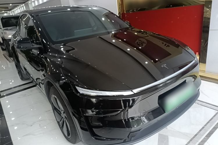 Tesla Model Y 2025 #4 Tesla Model Y 2025 car image #4