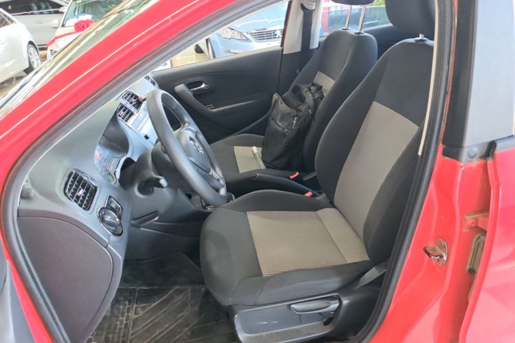 Volkswagen Polo 2017 car image #15