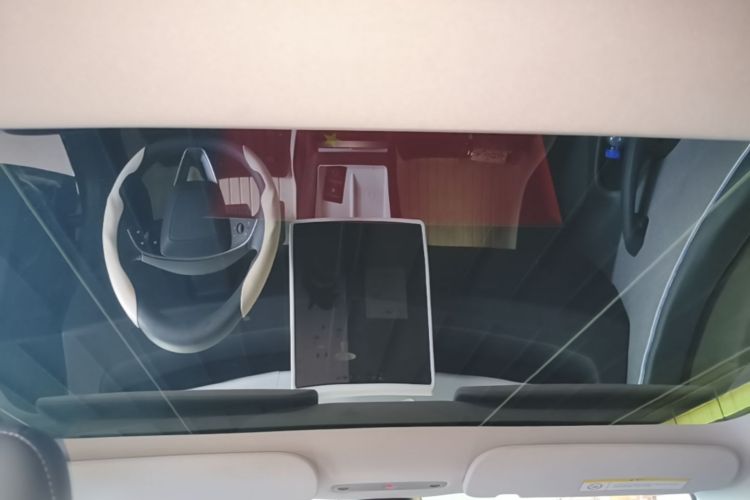 Tesla Model 3 2024 car image #18