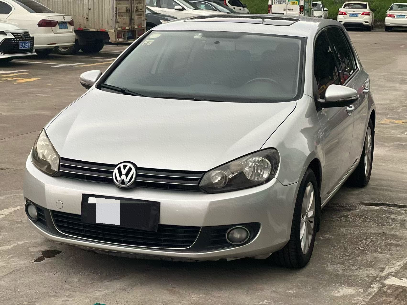 Volkswagen Golf 2012 car image 