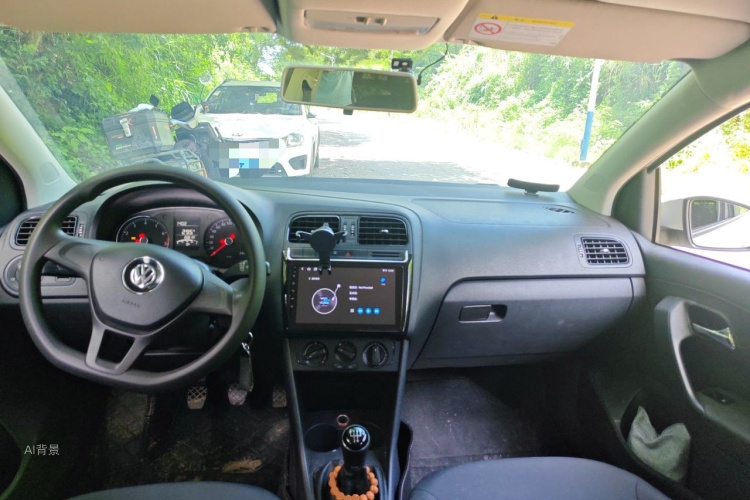 Volkswagen Polo 2015 car image #11