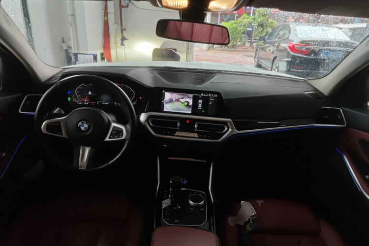 BMW 3 Series 2022 car image #10