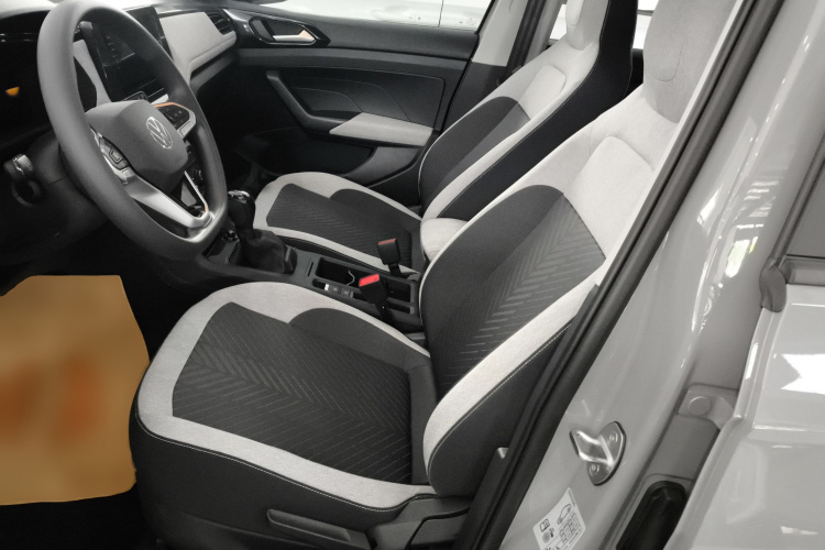 Volkswagen Tharu 2025 immagine di auto #15