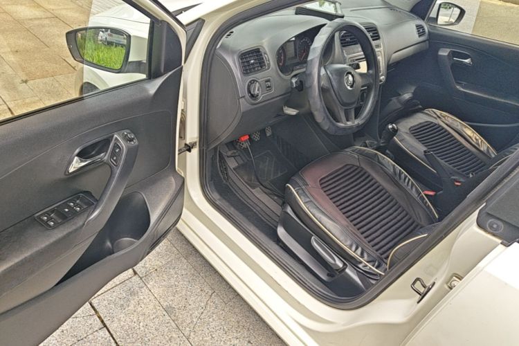 Volkswagen Polo 2015 #16 Volkswagen Polo 2015 car image #16