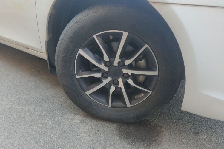 GEELY Emgrand 2019 imagen de coche #6