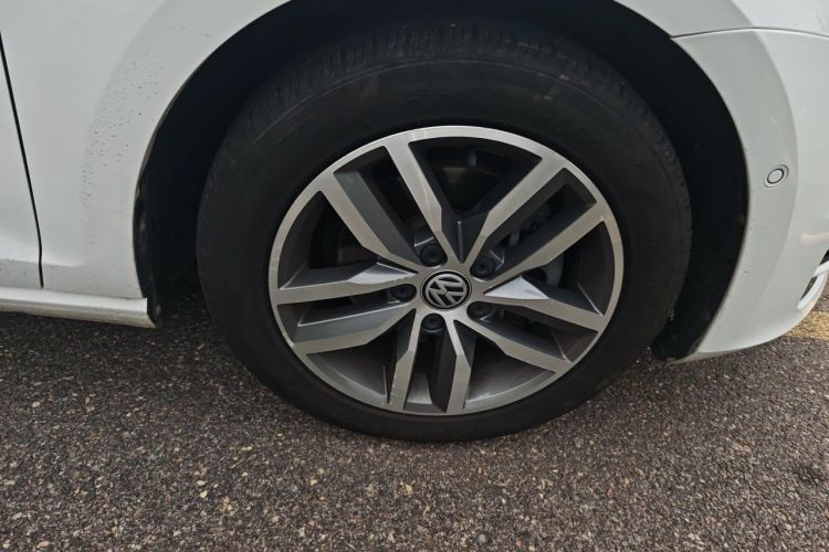 Volkswagen Golf 2017 car image #9