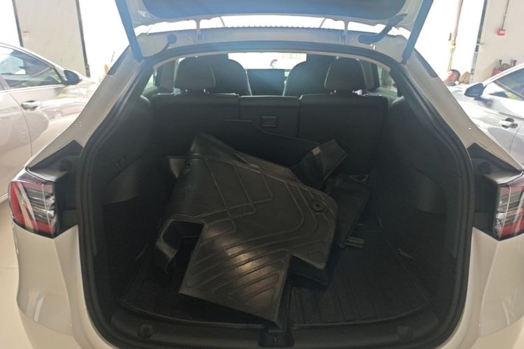 Tesla Model Y 2022 car image #19
