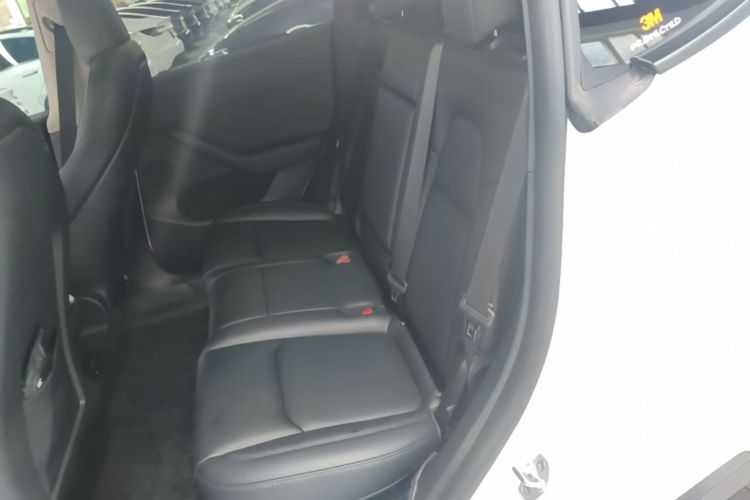 Tesla Model Y 2024 car image #17