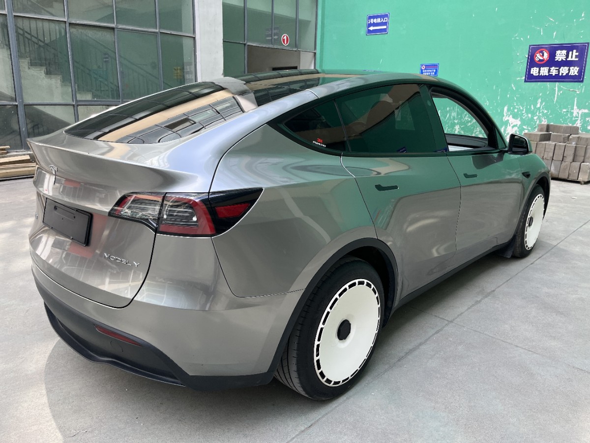Tesla Model Y 2024 car image #7