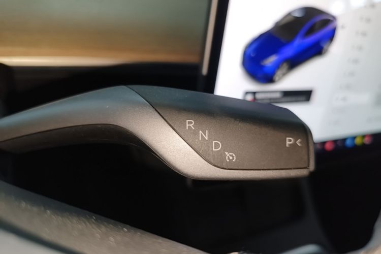 Tesla Model Y 2021 #14 Tesla Model Y 2021 car image #14