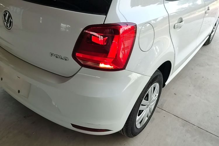 Volkswagen Polo 2017 car image #8
