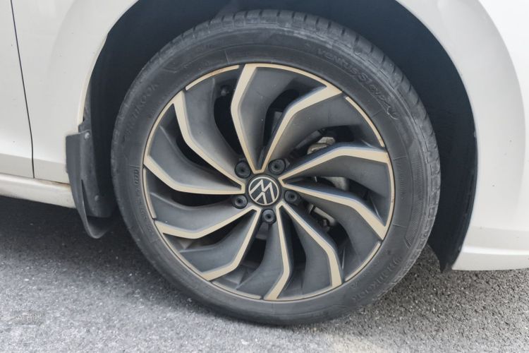 Volkswagen Golf 2021 car image #9