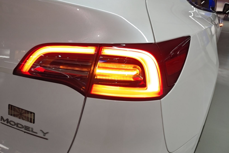 Tesla Model Y 2023 #8 Tesla Model Y 2023 car image #8