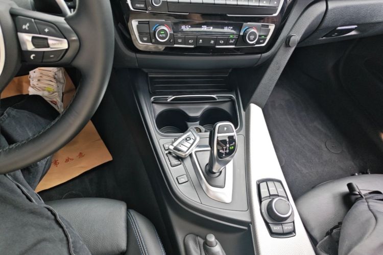 BMW 3 Series 2019 #14 BMW 3 Series 2019 car image #14