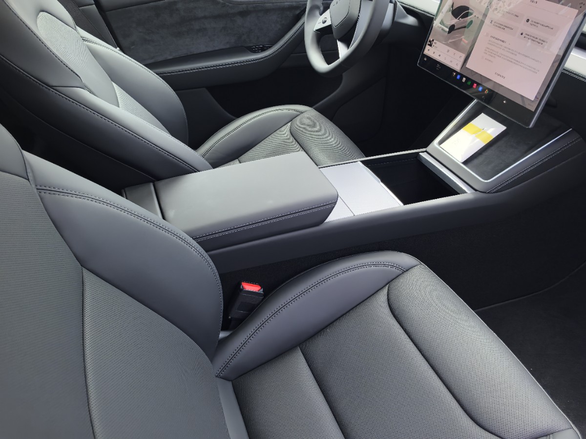 Tesla Model Y 2026 #6 Tesla Model Y 2026 car image #6