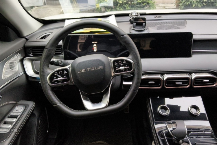 Jetour X70 PLUS 2022 #12 Jetour X70 PLUS 2022 car image #12