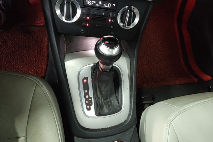 Audi Q3 2015 #14 Audi Q3 2015 car image #14