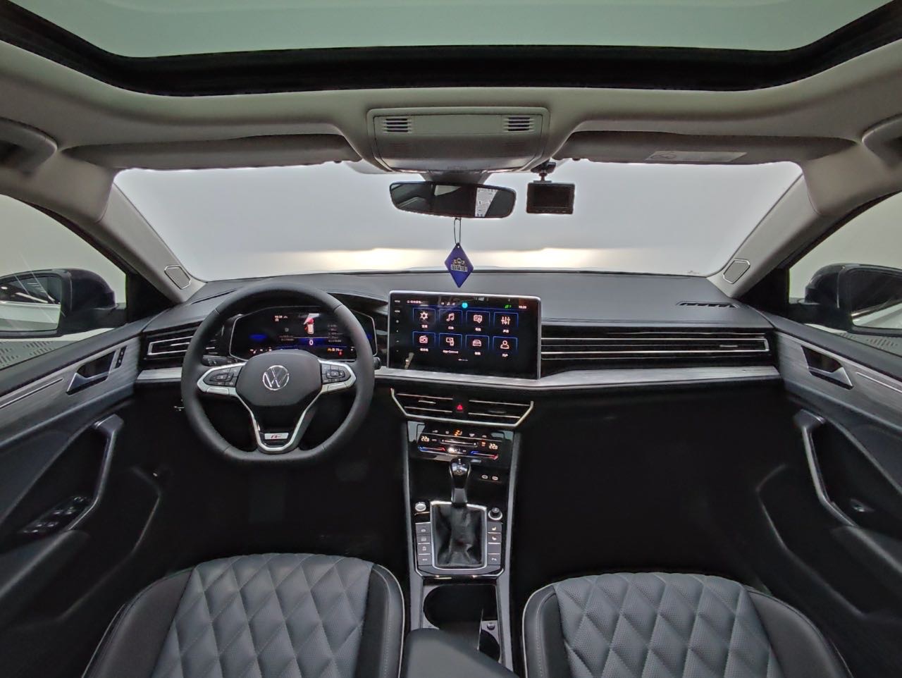 Volkswagen Sagitar 2023 car image #7