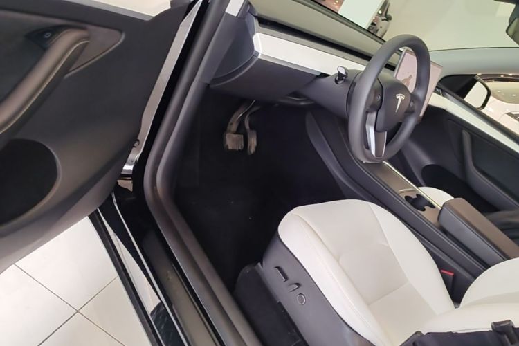 Tesla Model Y 2021 #16 Tesla Model Y 2021 car image #16