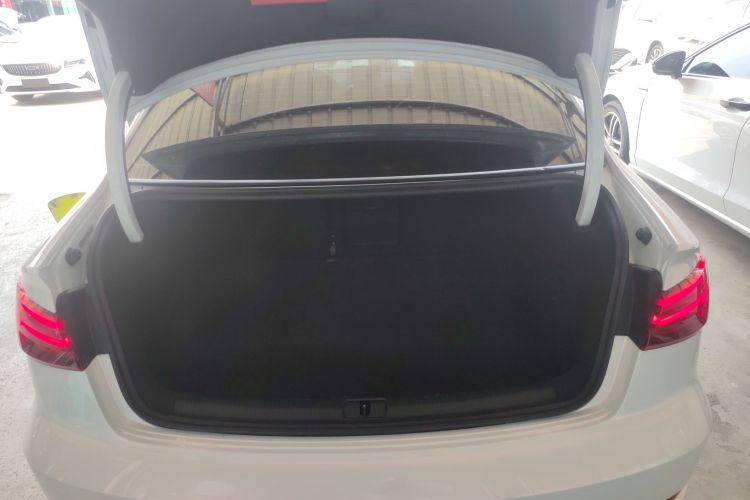 Audi A3 2018 car image #19
