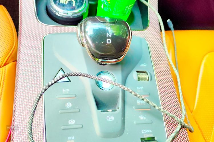 BYD Han 2022 immagine di auto #16