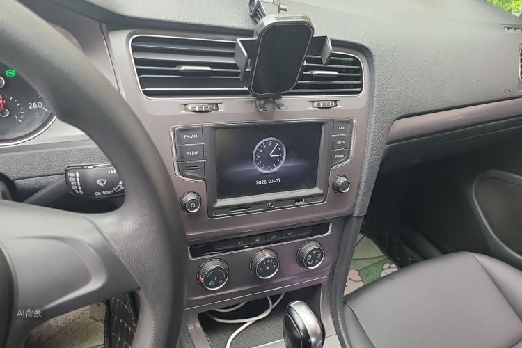 Volkswagen Golf 2017 car image #10
