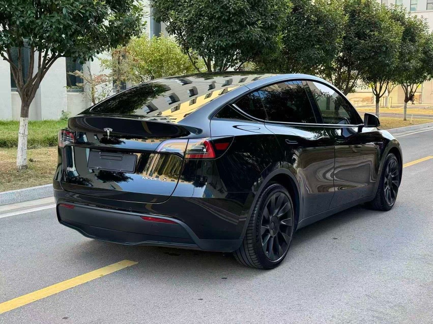 Tesla Model Y 2022 #4 Tesla Model Y 2022 car image #4