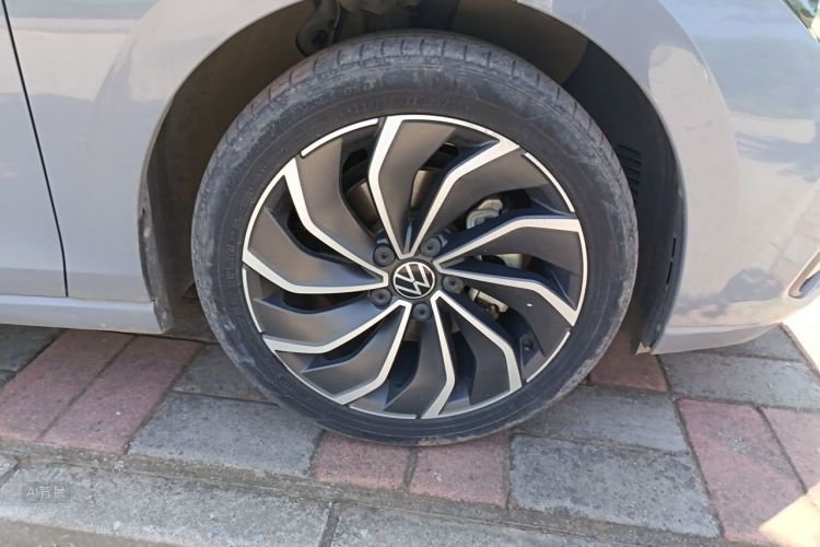 Volkswagen Golf 2021 car image #9