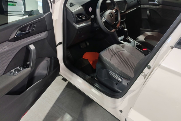 Volkswagen Tharu 2022 car image #16