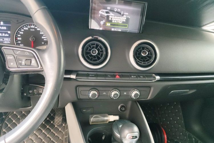 Audi A3 2019 car image #13
