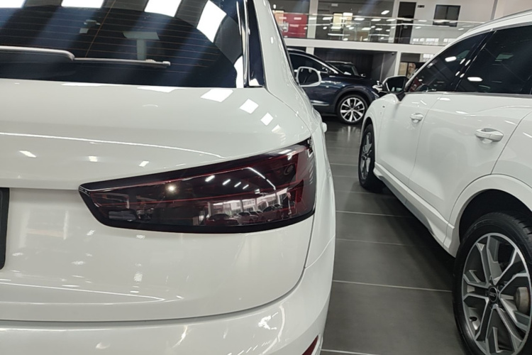 Audi Q3 2019 #8 Audi Q3 2019 car image #8