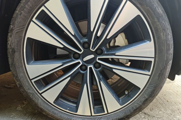 GEELY Boyue L 2025 car image #6