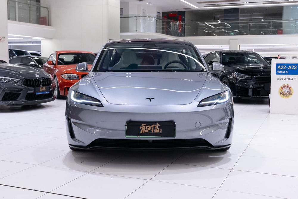 Tesla Model 3 2026 car image #2