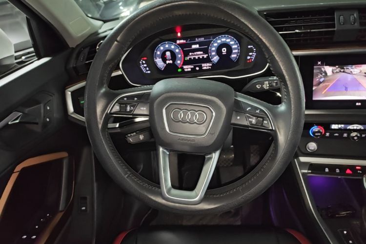 Audi Q3 2020 car image #11
