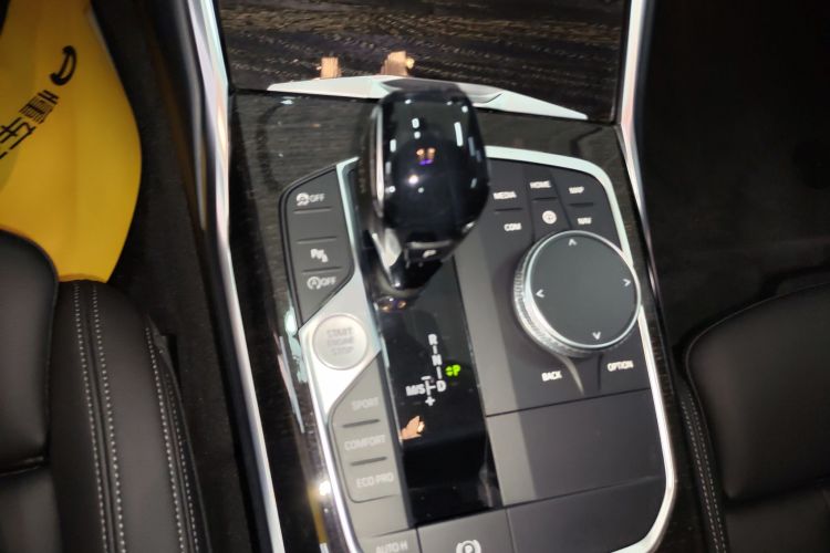 BMW 3 Series 2019 изображение автомобиля #14