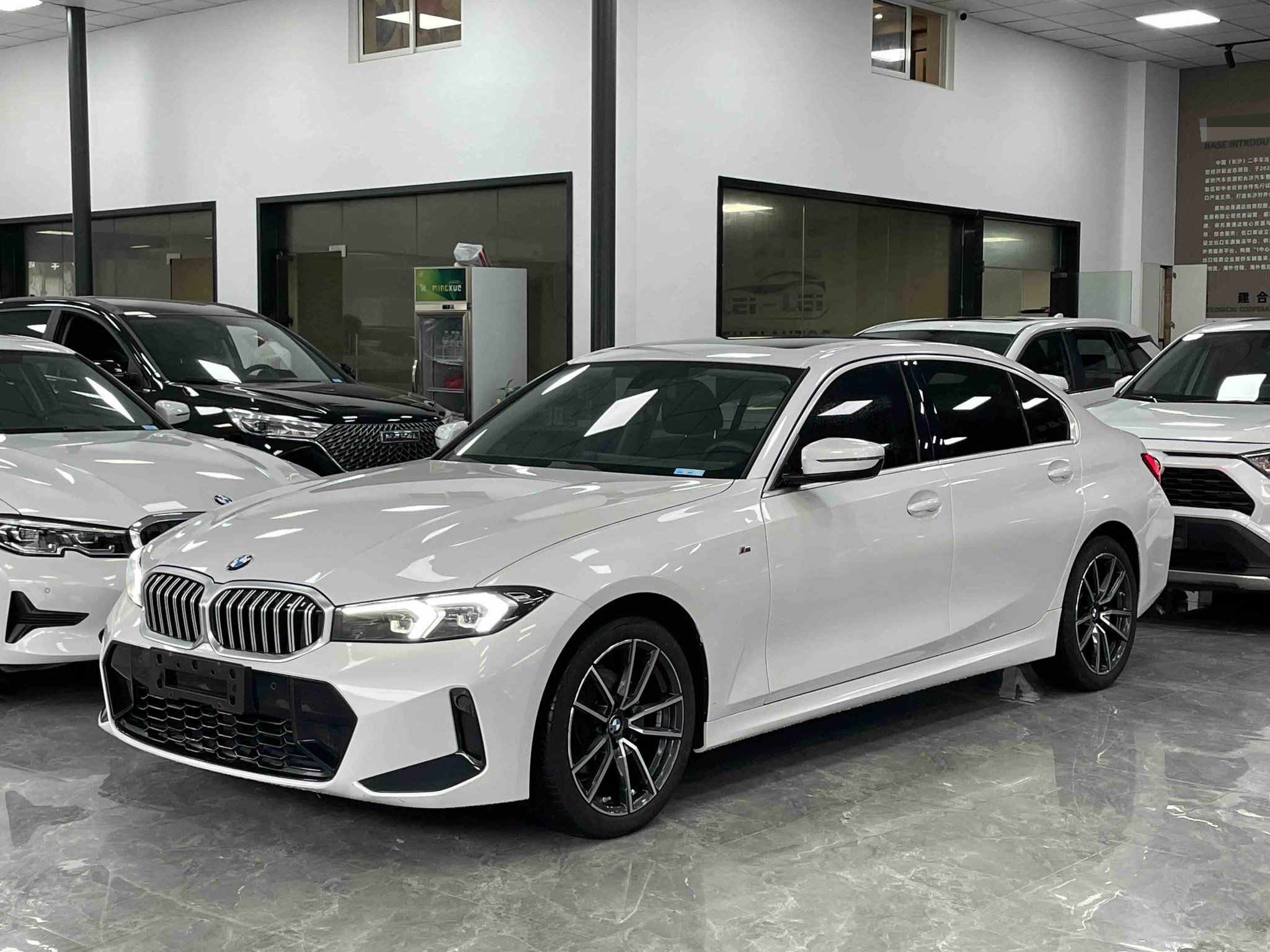 BMW 3 Series 2023 car image 