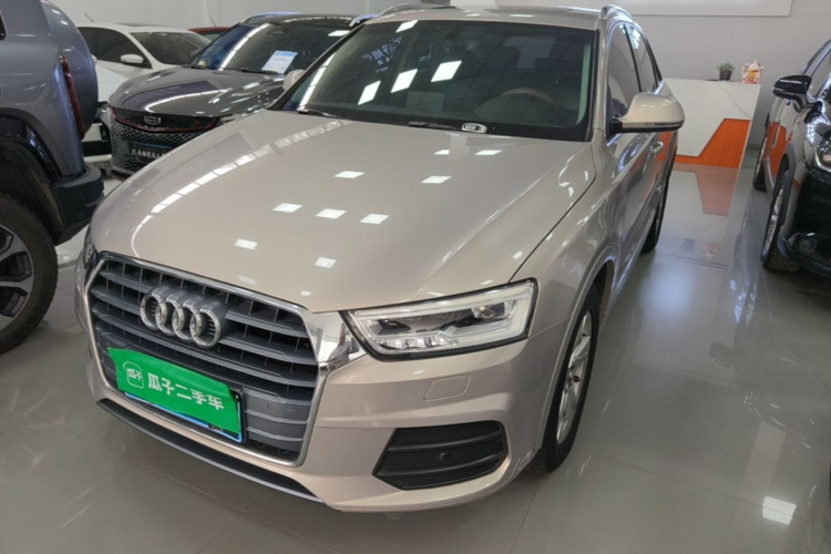 Audi Q3 2019 car image #2