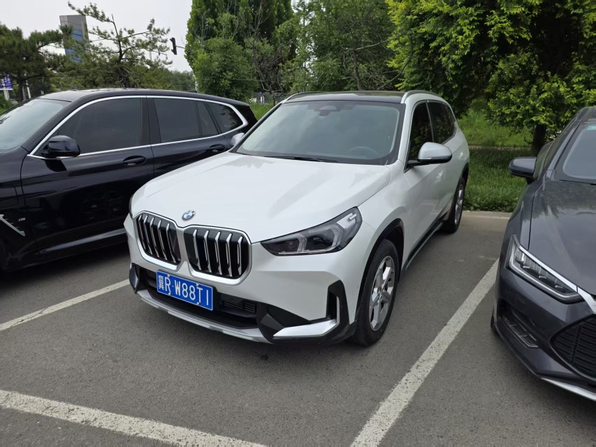 BMW X1 2023 car image 