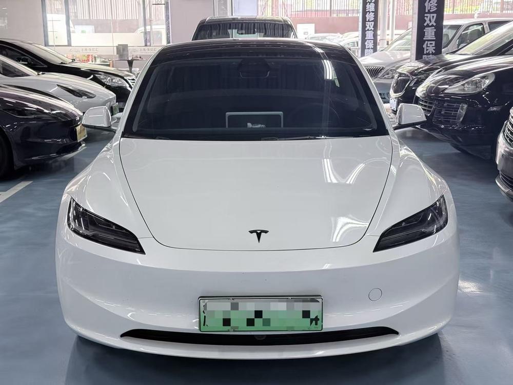 Tesla Model 3 2025 car image #2