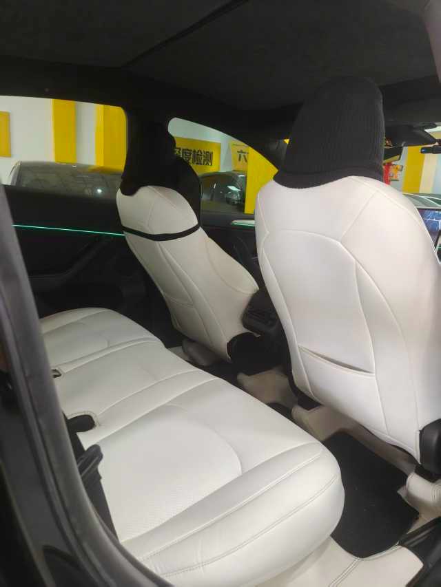 Tesla Model Y 2023 car image #2
