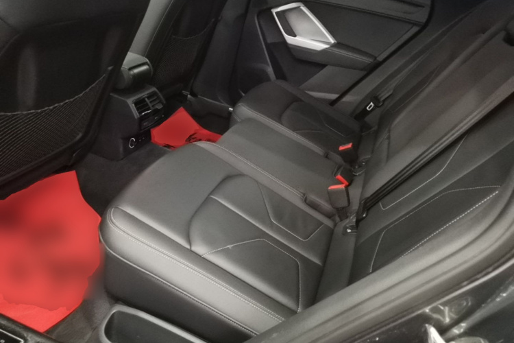 Audi Q3 2020 car image #17