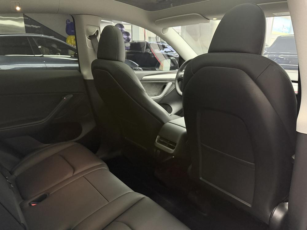 Tesla Model Y 2023 immagine di auto #15